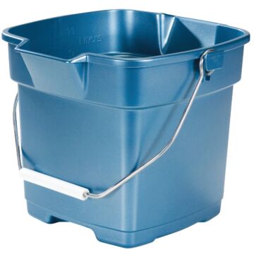 Rubbermaid Roughneck 12 Qt. Blue Bucket