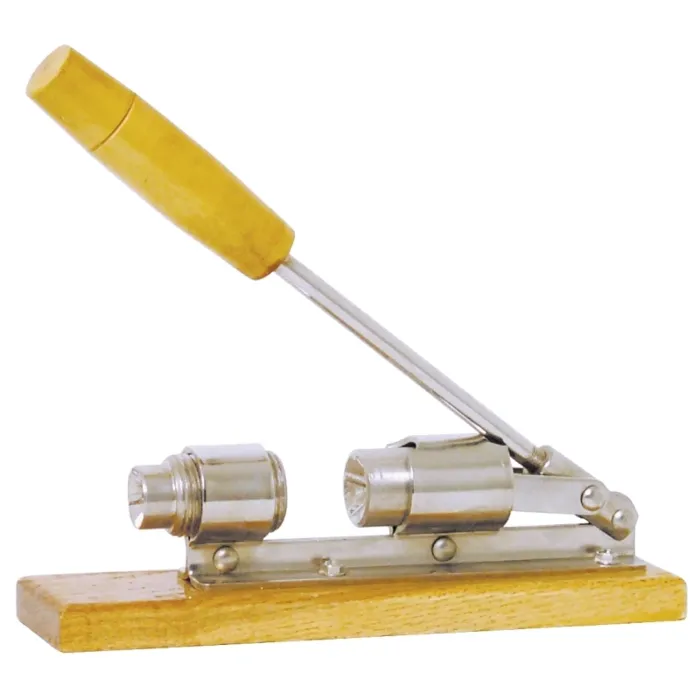 Duke Pecan 0100 Nut Cracker