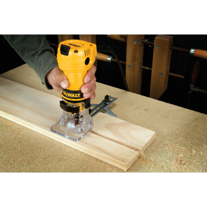 DEWALT 4.5-Amp Single Speed 1/4-Inch Laminate Trimmer, Router