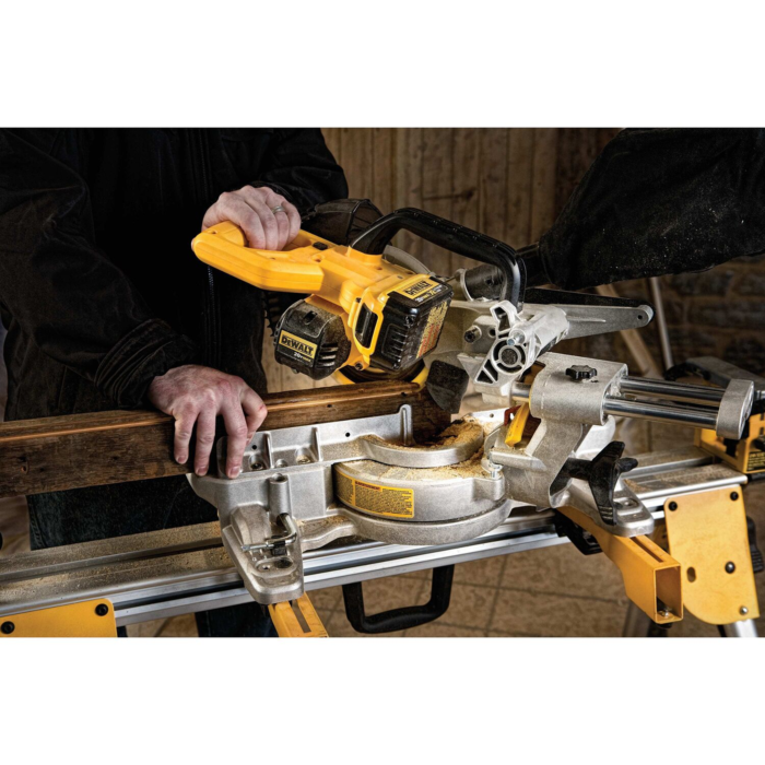 Dewalt DEWALT 20V MAX 7 1 4 in. Sliding Miter Saw Kit