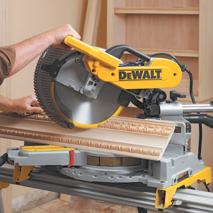 【中古】【店頭引取限定】DEWALT スライドまるのこ　DWS780 Dewalt 12 in. Sliding Double Bevel Compound Miter Saw